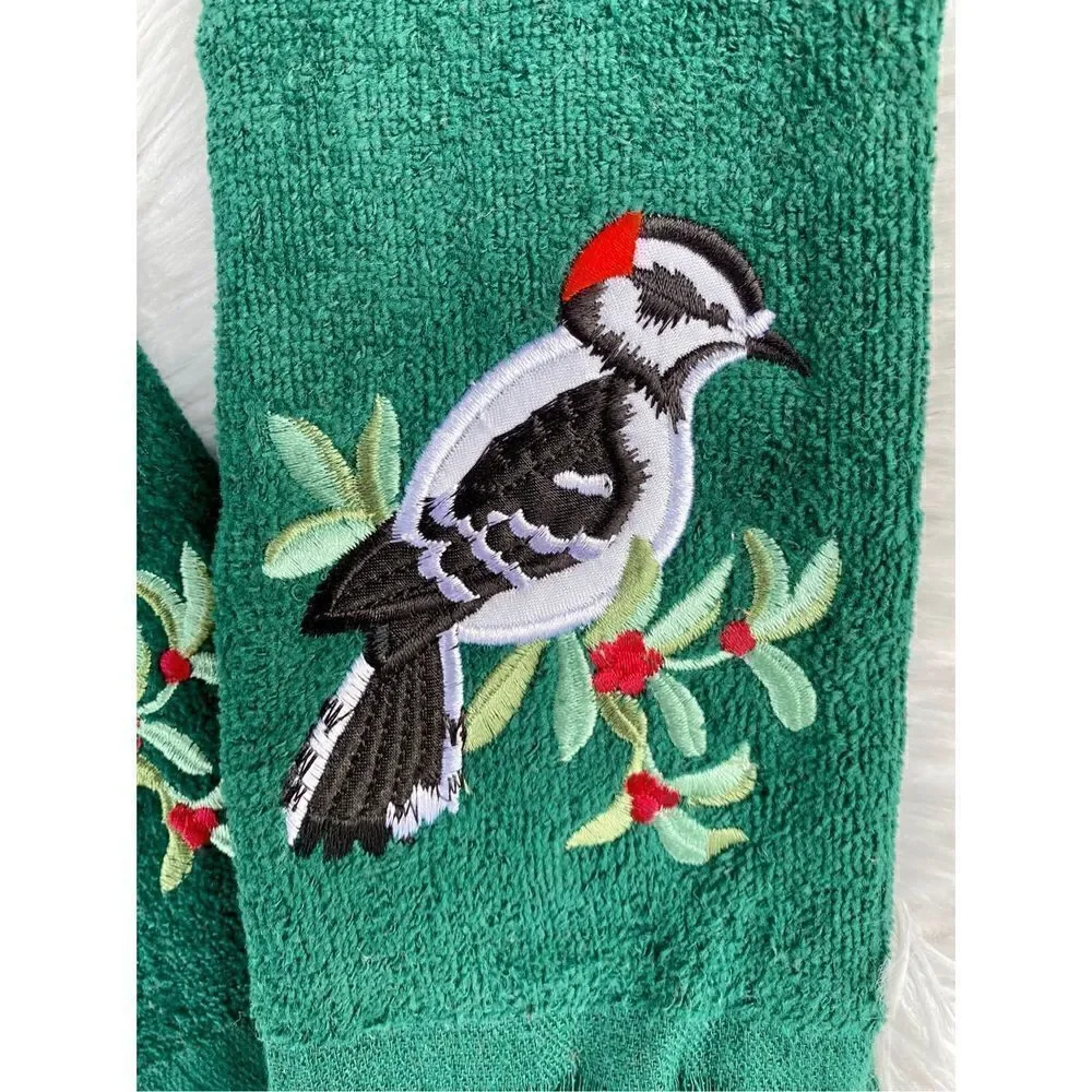 NWOT Christmas Holiday 2 PC Vintage Green Embroidered Bird Hand Towels